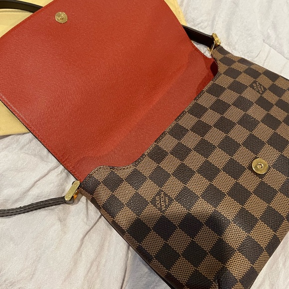 *SOLD* Louis Vuitton Musette Tango in Ebene - Picture 4 of 7